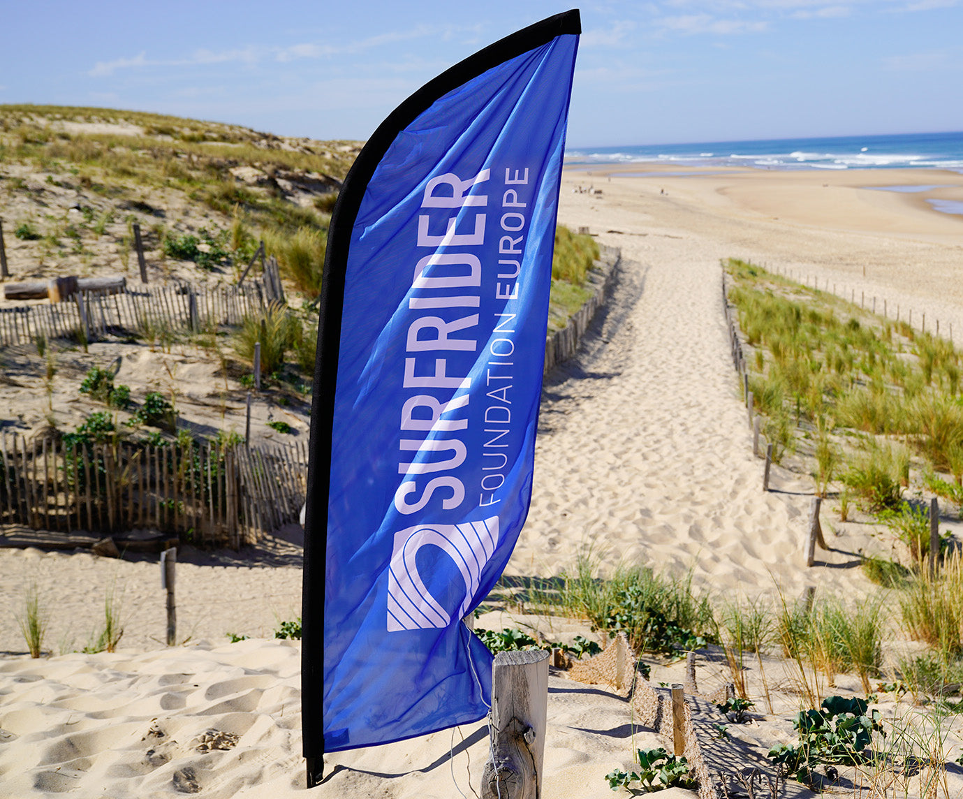 Beachflagga på stranden